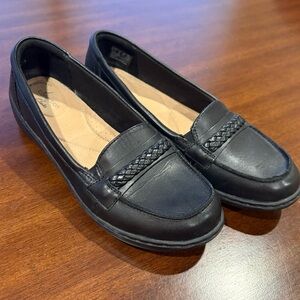 CLARKS Cora Viola Black Flats Braided Accent Slip-On Classic Comfort Loafers